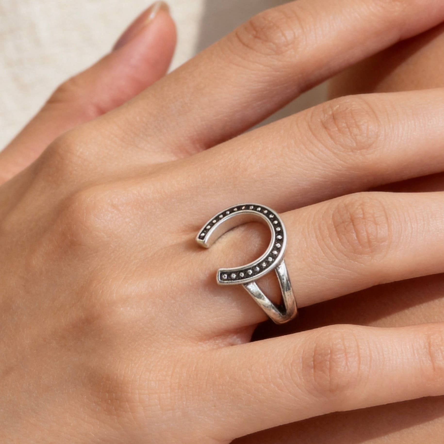 AureaJewelry - Bague ouverte en argent en forme de fer à cheval