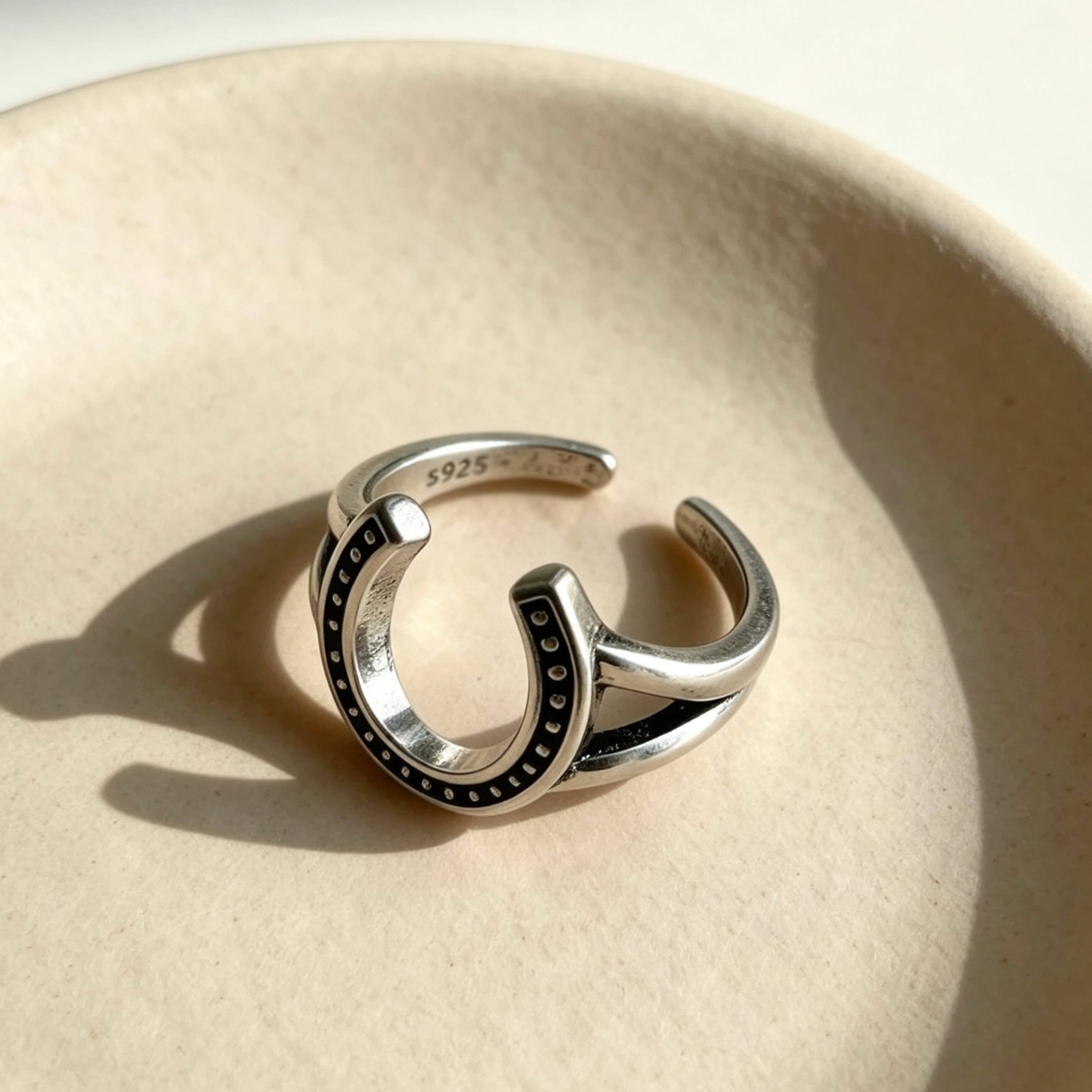 AureaJewelry - Bague ouverte en argent en forme de fer à cheval