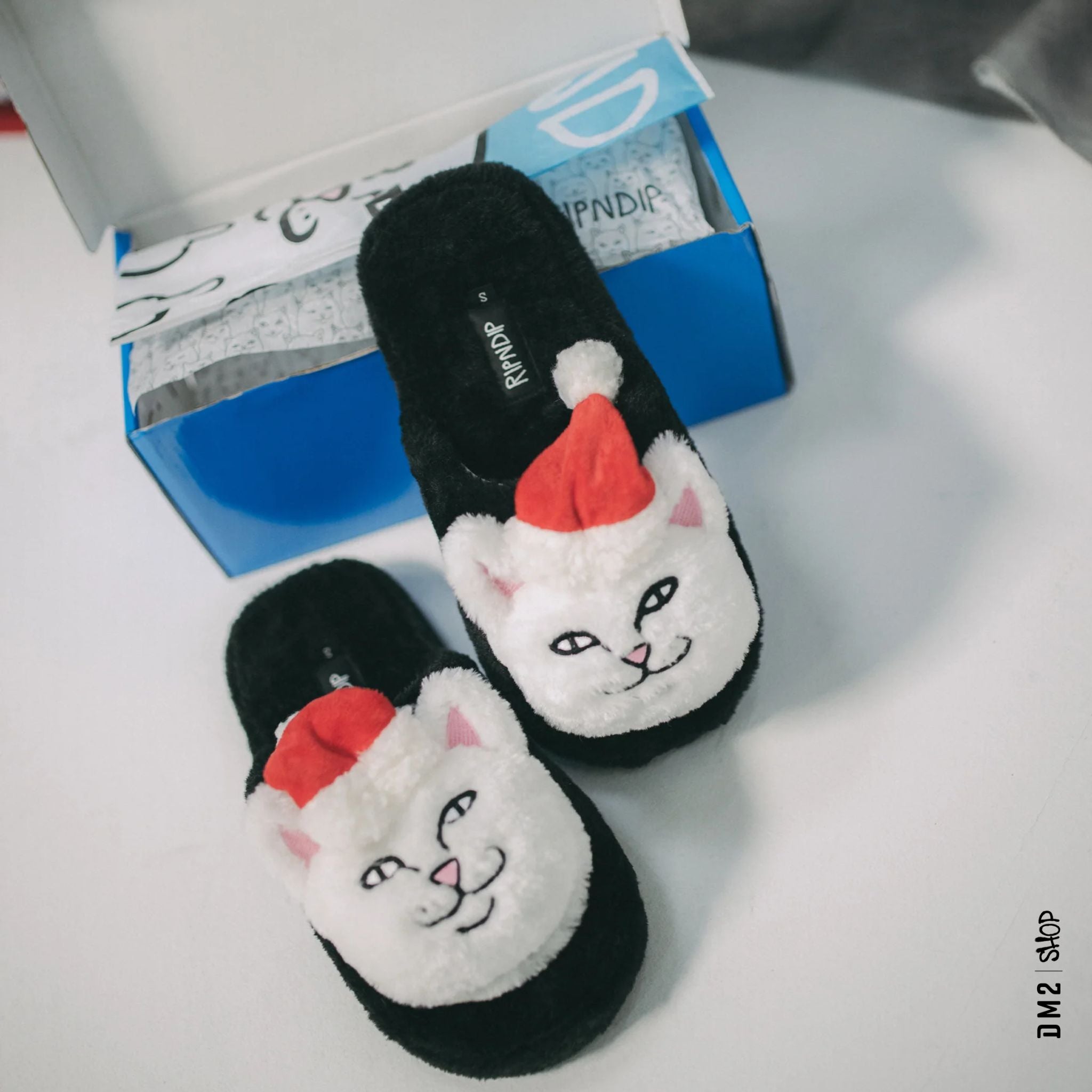 PANTOUFLES UNISEXE FUZZY SANTA, RIP N' DIP - DM2 SHOP