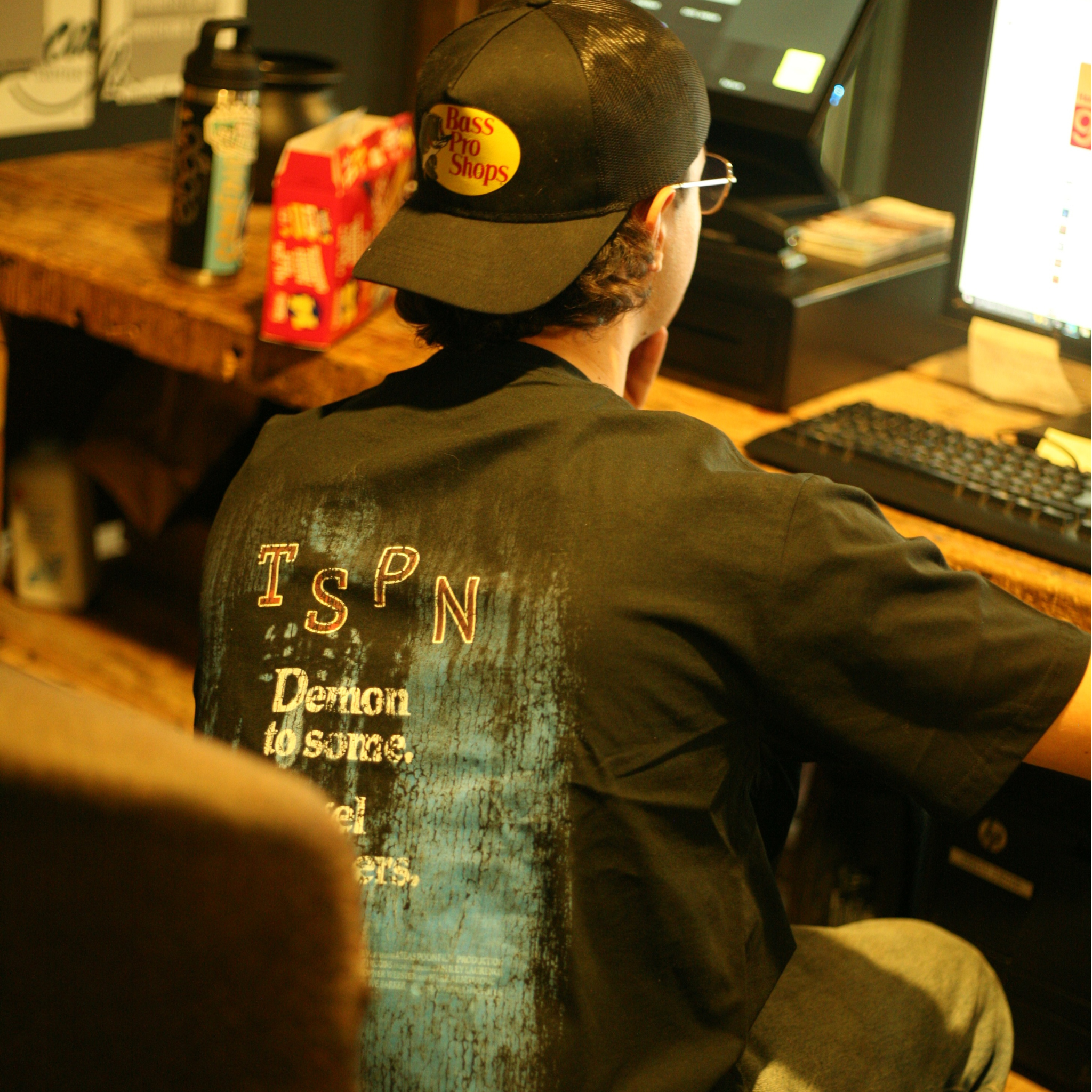 HELLRAISER - T-SHIRT - SKATE IN BLACK