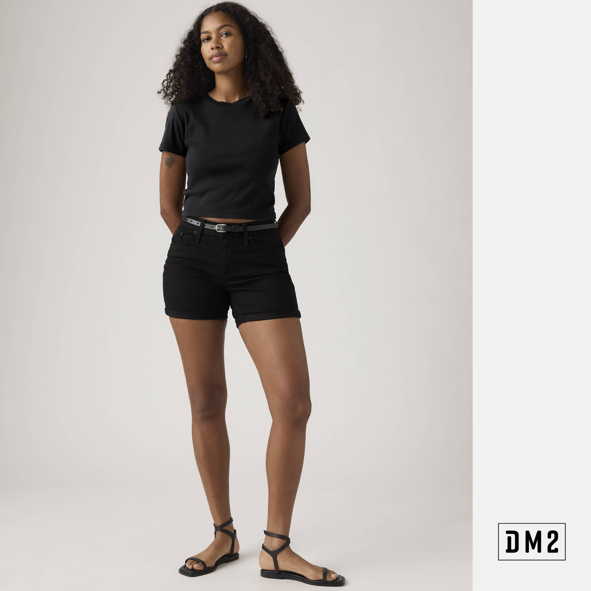 levis-short-mid-lenght-noir-femme-dm2-s6