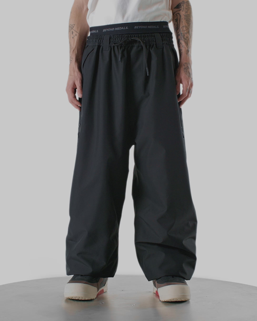 park-pants-pantalon-snow-noir-beyond-medals-DM2